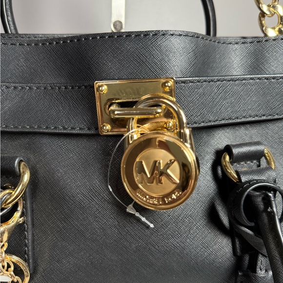 Michael MK Hamilton Black Leather bag w/Gold Chain Shoulder Strap/Gold Lock - Picture 3 of 7